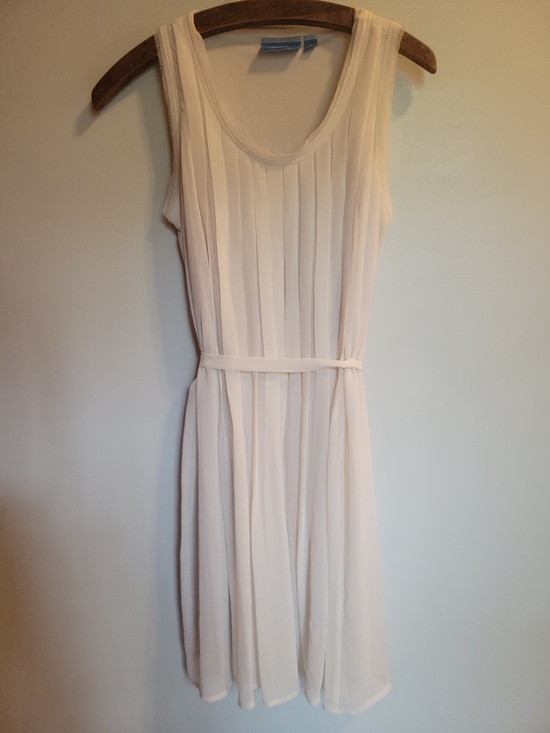 Simply Vera Vera Wang Dresses & Skirts - Simply Vera Vera Wang Pleated Cream Sleeveless Dress with Waist Tie Womens Small